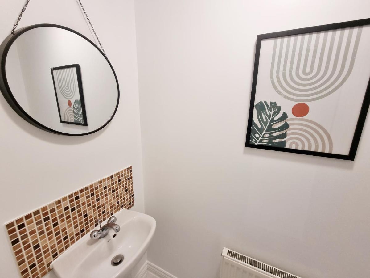 Stylish 3 Bedrooms & 2 Bathrooms House, Free Parking On Premises! Cambridge Zewnętrze zdjęcie