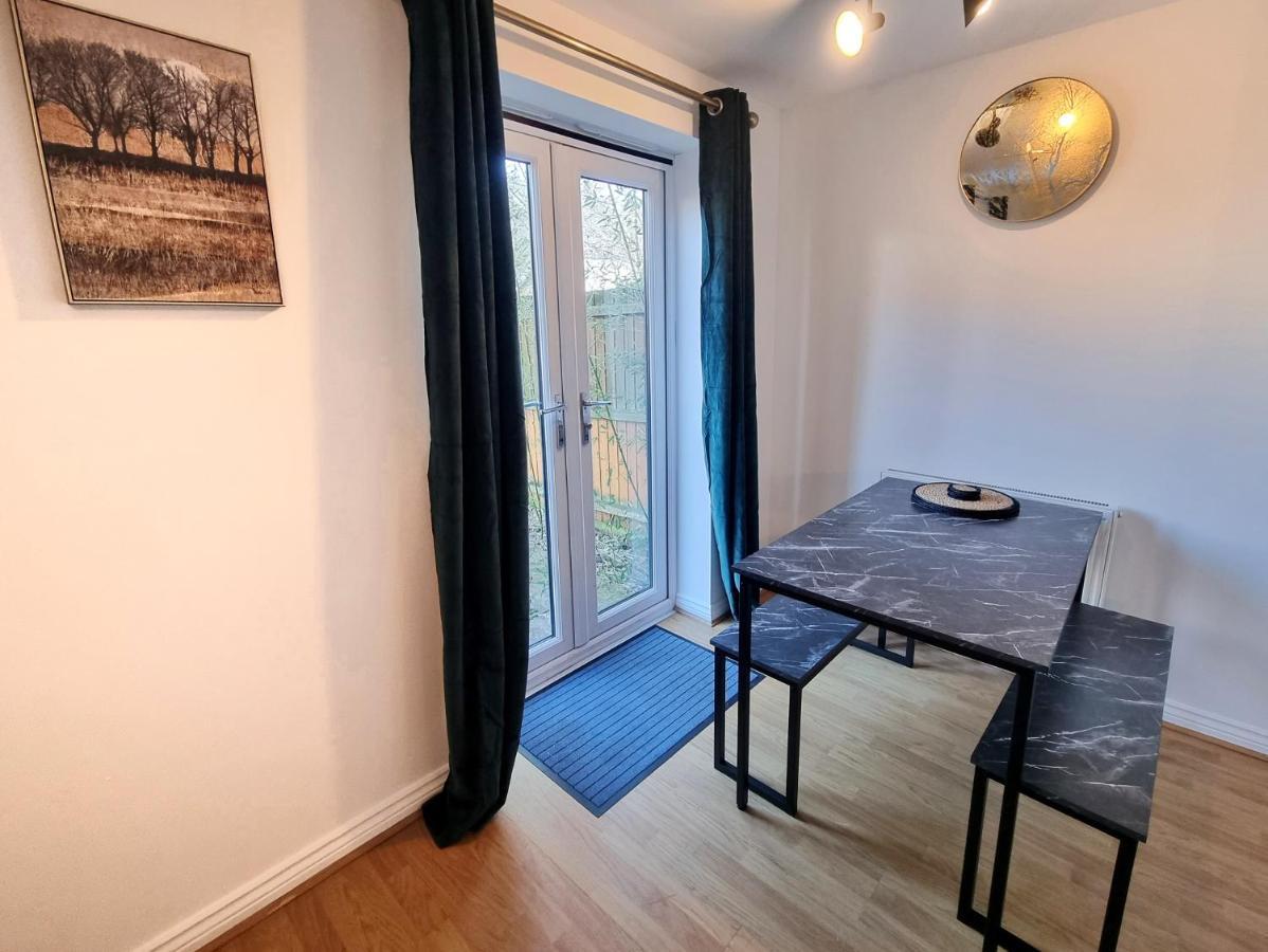 Stylish 3 Bedrooms & 2 Bathrooms House, Free Parking On Premises! Cambridge Zewnętrze zdjęcie